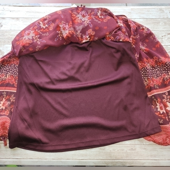 Chelsea & Theodore Burgundy mixed floral/ paisley / dot prints blouse NWT - Picture 8 of 11